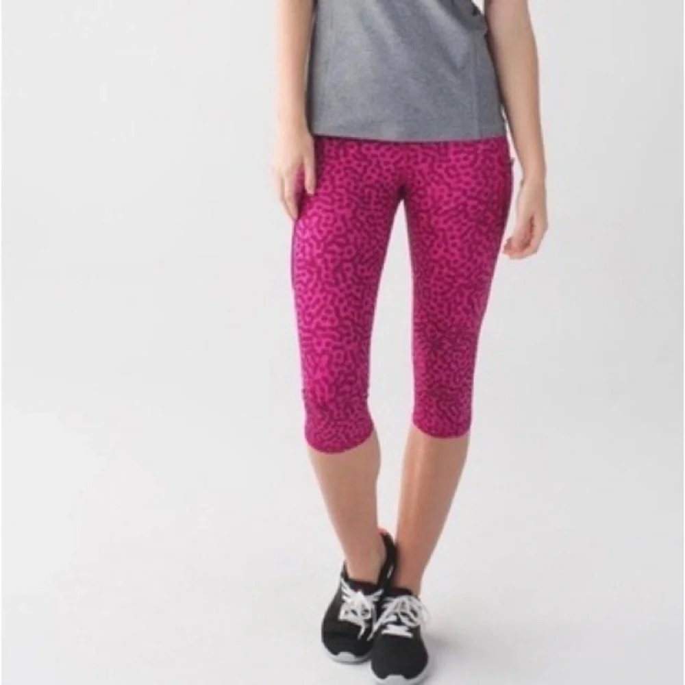 Lululemon‎ Athleisure Workout Stretchy Sport Cropped Capris Leggings